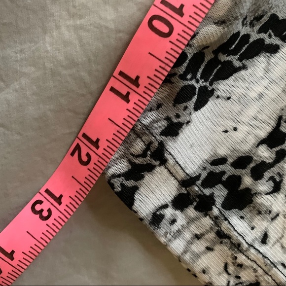 2/$30 Cable and Gauge Snakeskin Top - Picture 6 of 7